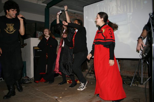 Click to view full size image
==============
pottercon438.jpg pottercon438.jpg