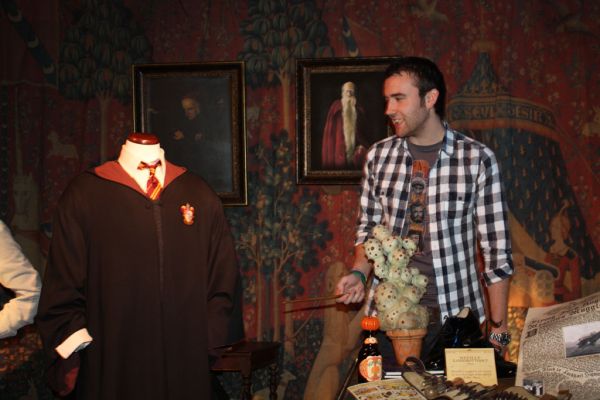 Click to view full size image
==============
lewis_appearances_bostonhpexhibit09_001.jpg lewis_appearances_bostonhpexhibit09_001.jpg