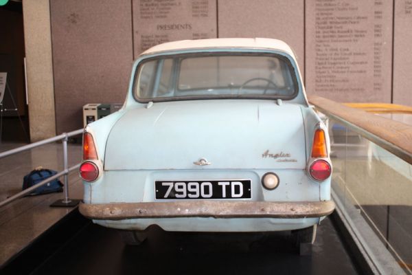 Click to view full size image
==============
lewis_appearances_bostonhpexhibit09_047.jpg lewis_appearances_bostonhpexhibit09_047.jpg