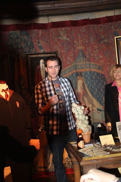 Click to view full size image
==============
lewis_appearances_bostonhpexhibit09_080.jpg lewis_appearances_bostonhpexhibit09_080.jpg