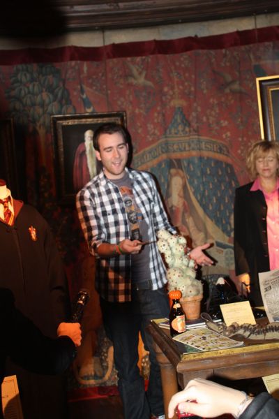 Click to view full size image
==============
lewis_appearances_bostonhpexhibit09_081.jpg lewis_appearances_bostonhpexhibit09_081.jpg