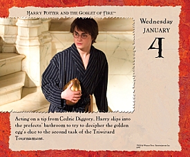 Harry e o Ovo
Foto do calendÃ¡rio promocional de Harry Potter e o CÃ¡lice de Fogo em que Harry estÃ¡ no Banheiro dos Monitores e o Ovo que contÃ©m as pistas pra Segunda Tarefa do Torneio Tribuxo.
