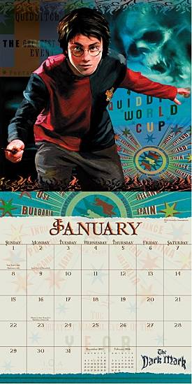 CalendÃ¡rio - CÃ¡lice de Fogo
Foto de Harry na Teceira Tarefa e cartazes da Copa Mundial de Quadribol na folha do mÃªs de Janeiro do CalendÃ¡rio Promocional do filme Harry Potter e o CÃ¡lice de Fogo.
