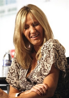 capt.189b9aae126f45549dc29c1d91c3cdf6.authors_reading_rowling_nysw111.jpg