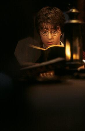 Harry lendo o diário
Palavras-chave: Harry Diário Harry lendo o diário
Palavras-chave: Harry Diário