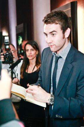 8461482_ig_pre_estreia_harry_potter_jovem_433_288.jpg
