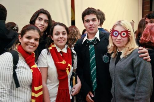 Click to view full size image
==============
8459496_ig_pre_estreia_harry_potter_jovem_384_577.jpg 8459496_ig_pre_estreia_harry_potter_jovem_384_577.jpg