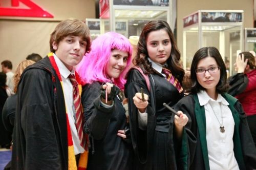 8460404_ig_pre_estreia_harry_potter_jovem_384_577.jpg