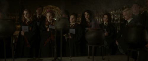 Click to view full size image
==============
EdP-Potterish3203.jpg EdP-Potterish3203.jpg