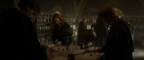 Click to view full size image
==============
EdP-Potterish3433.jpg EdP-Potterish3433.jpg
