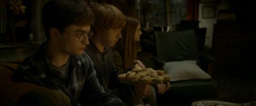 Click to view full size image
==============
EdP-Potterish7213.jpg EdP-Potterish7213.jpg