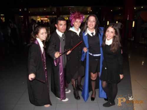 Click to view full size image
==============
Estreia_-_Harry_Potter_e_as_Reliquias_da_Morte_282029.jpg Estreia_-_Harry_Potter_e_as_Reliquias_da_Morte_282029.jpg