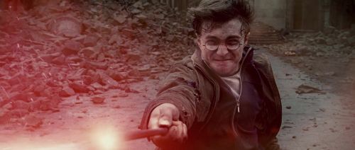 Click to view full size image
==============
HP7-2-Potterish-TeaserTrailer-370.jpg HP7-2-Potterish-TeaserTrailer-370.jpg