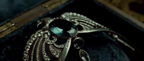 Click to view full size image
==============
HP7-2-Potterish-TeaserTrailer-6.jpg HP7-2-Potterish-TeaserTrailer-6.jpg