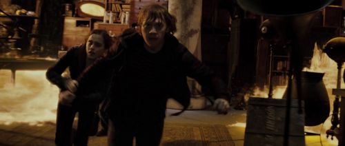Click to view full size image
==============
HP72-TrailerInternacional-Potterish-301.jpg HP72-TrailerInternacional-Potterish-301.jpg
