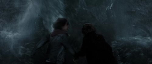 Click to view full size image
==============
HP72-TrailerInternacional-Potterish-539.jpg HP72-TrailerInternacional-Potterish-539.jpg