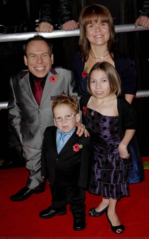 Click to view full size image
==============
HP7_PT1_premiere_london_9_284129.jpg HP7_PT1_premiere_london_9_284129.jpg