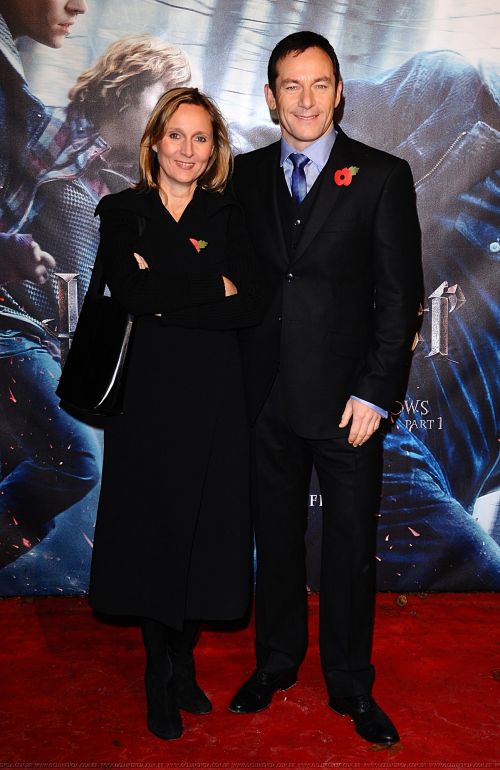 Click to view full size image
==============
HP7_PT1_premiere_london_9_286529.jpg HP7_PT1_premiere_london_9_286529.jpg