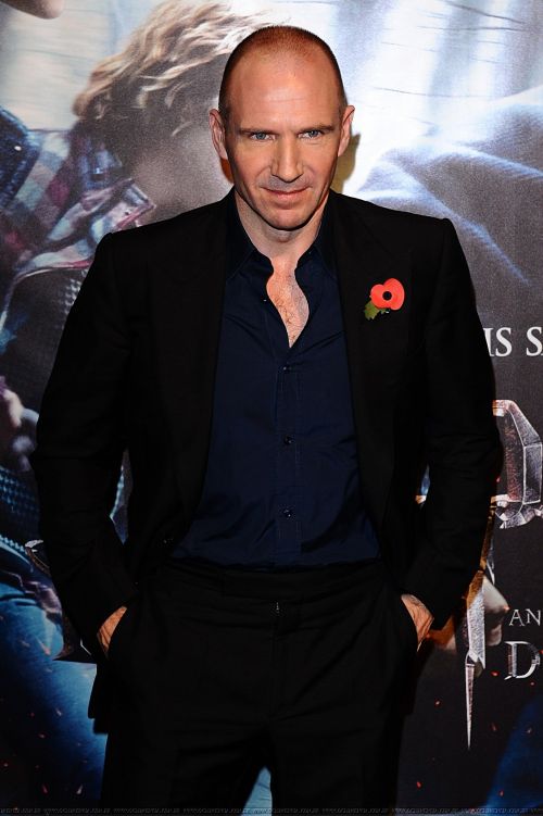 Click to view full size image
==============
HP7_PT1_premiere_london_9_287829.jpg HP7_PT1_premiere_london_9_287829.jpg