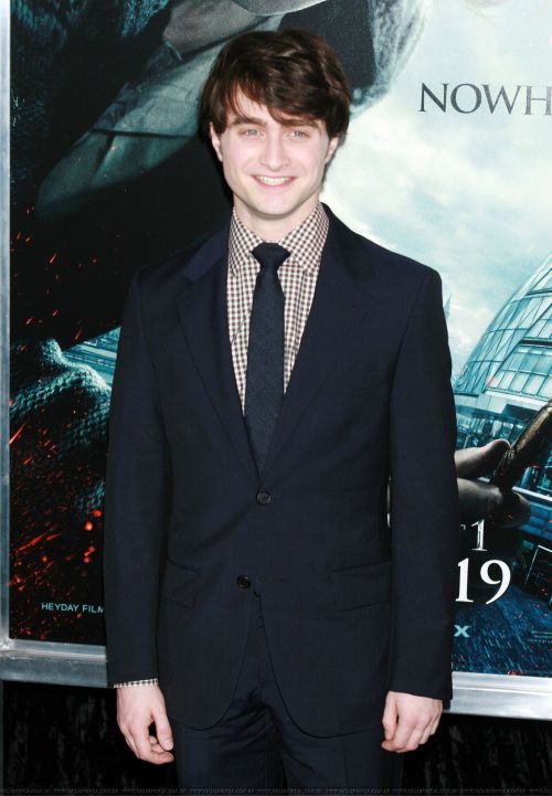 Click to view full size image
==============
HP7_pt1_premiere_NY_6_2817029.jpg HP7_pt1_premiere_NY_6_2817029.jpg