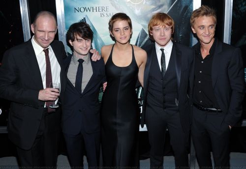 Click to view full size image
==============
HP7_pt1_premiere_NY_6_2818629.jpg HP7_pt1_premiere_NY_6_2818629.jpg
