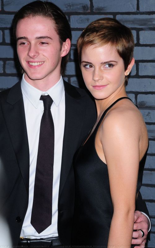 Click to view full size image
==============
HP7_pt1_premiere_NY_6_286429.jpg HP7_pt1_premiere_NY_6_286429.jpg