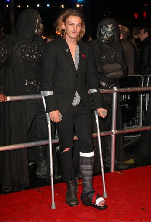 Click to view full size image
==============
HP7_pt1_premiere_london_7_28329.jpg HP7_pt1_premiere_london_7_28329.jpg