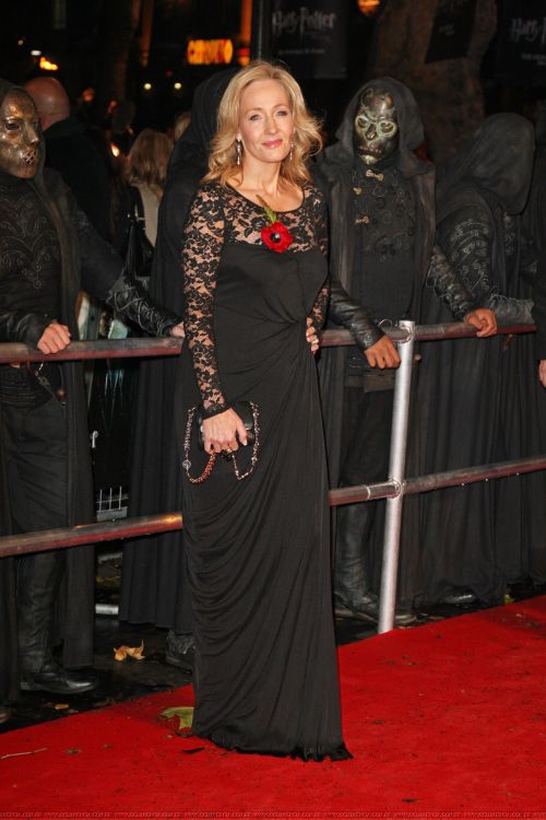 Click to view full size image
==============
HP7_pt1_premiere_london_7_28929.jpg HP7_pt1_premiere_london_7_28929.jpg