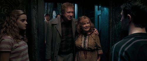Click to view full size image
==============
OdF-Potterish_1099.jpg OdF-Potterish_1099.jpg