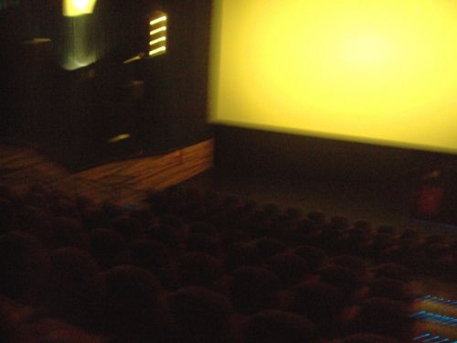 Os_primeiros_a_entrar_na_sala.JPG
