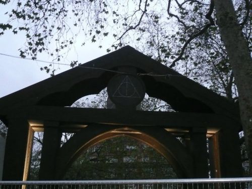 deathly_hallows_2.jpg