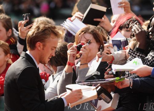 Click to view full size image
==============
dh2_premieres_london_0083.jpg dh2_premieres_london_0083.jpg