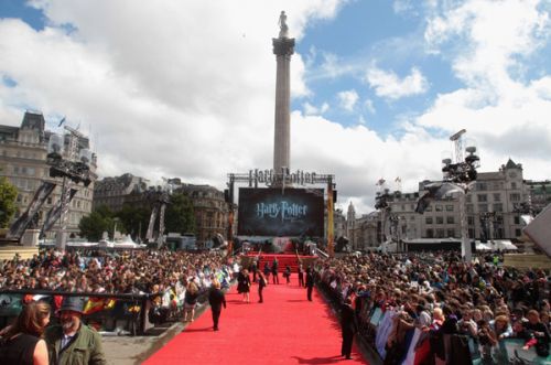 Click to view full size image
==============
dh2_premieres_london_0103.jpg dh2_premieres_london_0103.jpg