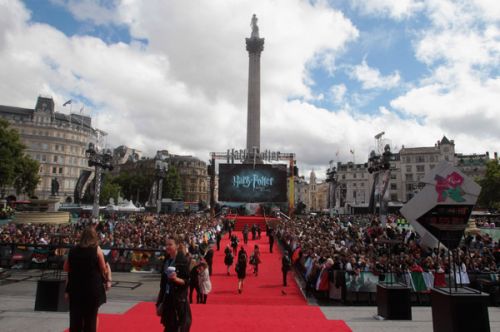 Click to view full size image
==============
dh2_premieres_london_0107.jpg dh2_premieres_london_0107.jpg