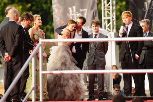 Click to view full size image
==============
dh2_premieres_london_0370.jpg dh2_premieres_london_0370.jpg