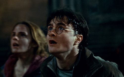 Click to view full size image
==============
harryhermionedh2trailer.jpg harryhermionedh2trailer.jpg