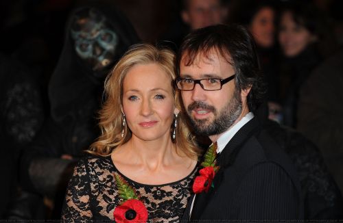 Click to view full size image
==============
hp7_pt1_premiere_london_6_283829.jpg hp7_pt1_premiere_london_6_283829.jpg