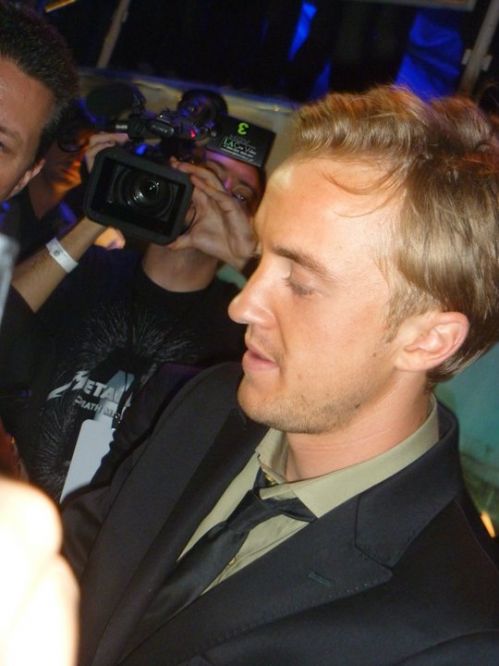 Click to view full size image
==============
premierebr-potterish-tapete-28.jpg premierebr-potterish-tapete-28.jpg
