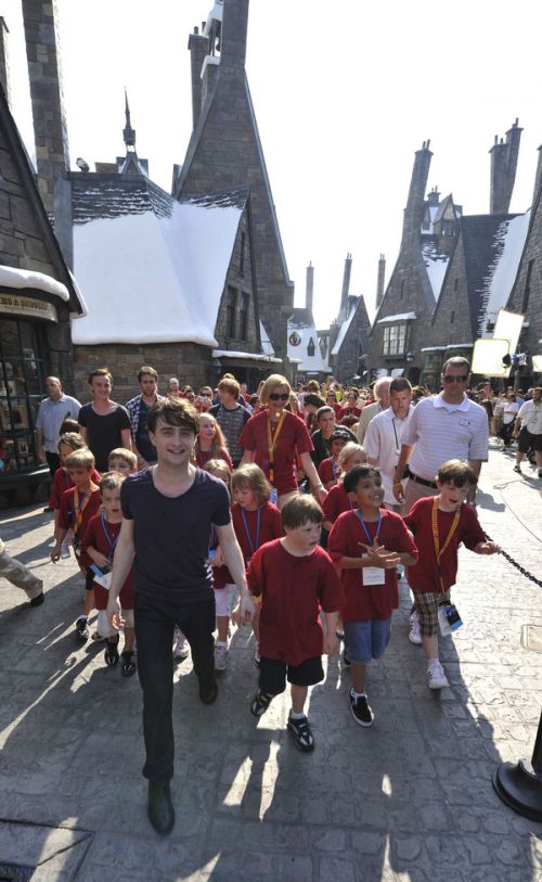 Click to view full size image
==============
wwhop_day3celeb_40.jpg wwhop_day3celeb_40.jpg