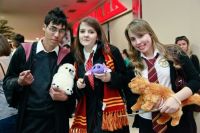 8459492_ig_pre_estreia_harry_potter_jovem_384_577.jpg