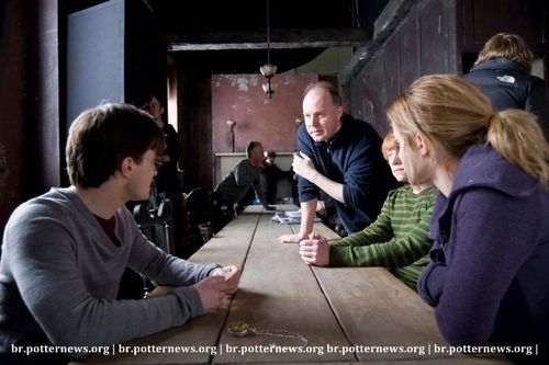 Harry-Potter-And-The-Deathly-Hallows-3-Behind-the-scenes-harry-potter-16079455-500-333.jpg Harry-Potter-And-The-Deathly-Hallows-3-Behind-the-scenes-harry-potter-16079455-500-333.jpg
