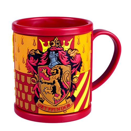 l_4HOUSES_Souvenirs_Drinkware_HarryPotter_Souvenirs_GryffindorCrestMug_1230116.JPG