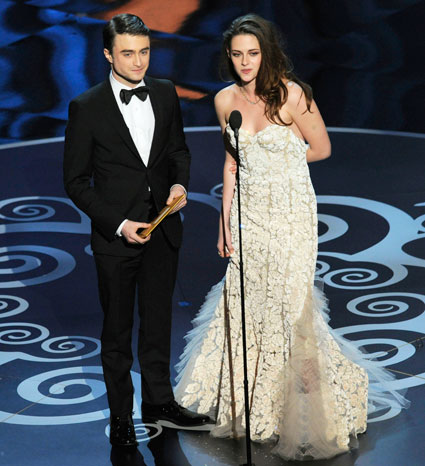 kristen-stewart-daniel-radcliffe-present-at-the-oscars-2013.jpg kristen-stewart-daniel-radcliffe-present-at-the-oscars-2013.jpg