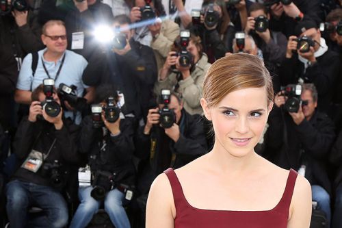 Emma-Watson-poses-during--001.jpg