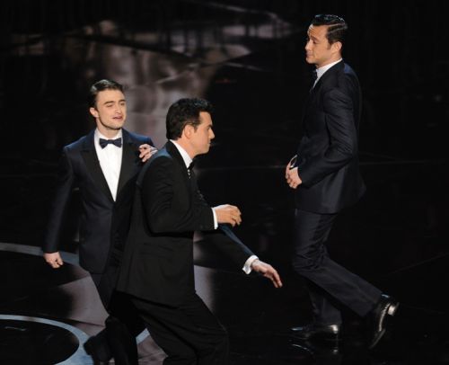 Click to view full size image
==============
radcilffe_jgl_oscars_2013-04.jpg radcilffe_jgl_oscars_2013-04.jpg