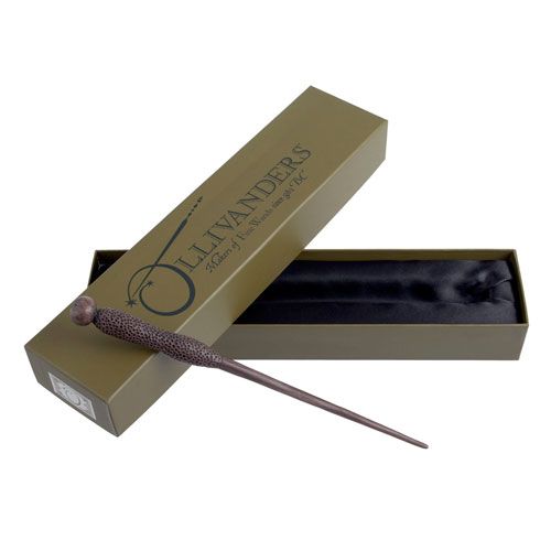 l_OLLIVANDERS_Collectibles_Wands_HarryPotter_HazelCollectibleWand_1230286.JPG