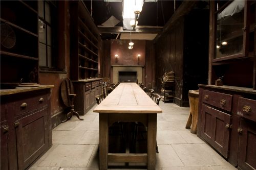 Click to view full size image
==============
largo-grimmauld-cenarios-scarpotter-01.jpg largo-grimmauld-cenarios-scarpotter-01.jpg