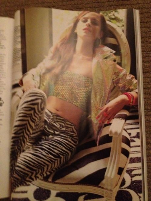 TheBlingRingScan8tumblr_mkldpf2wNM1rvua2oo7_r1_1280.jpg