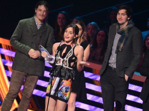 Click to view full size image
==============
_159217650-actors-ezra-miller-emma-watson-and-nicholas-gettyimages.jpg _159217650-actors-ezra-miller-emma-watson-and-nicholas-gettyimages.jpg