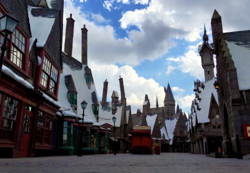 Hogsmeade_Village_-_WWoHP_at_USH.jpg